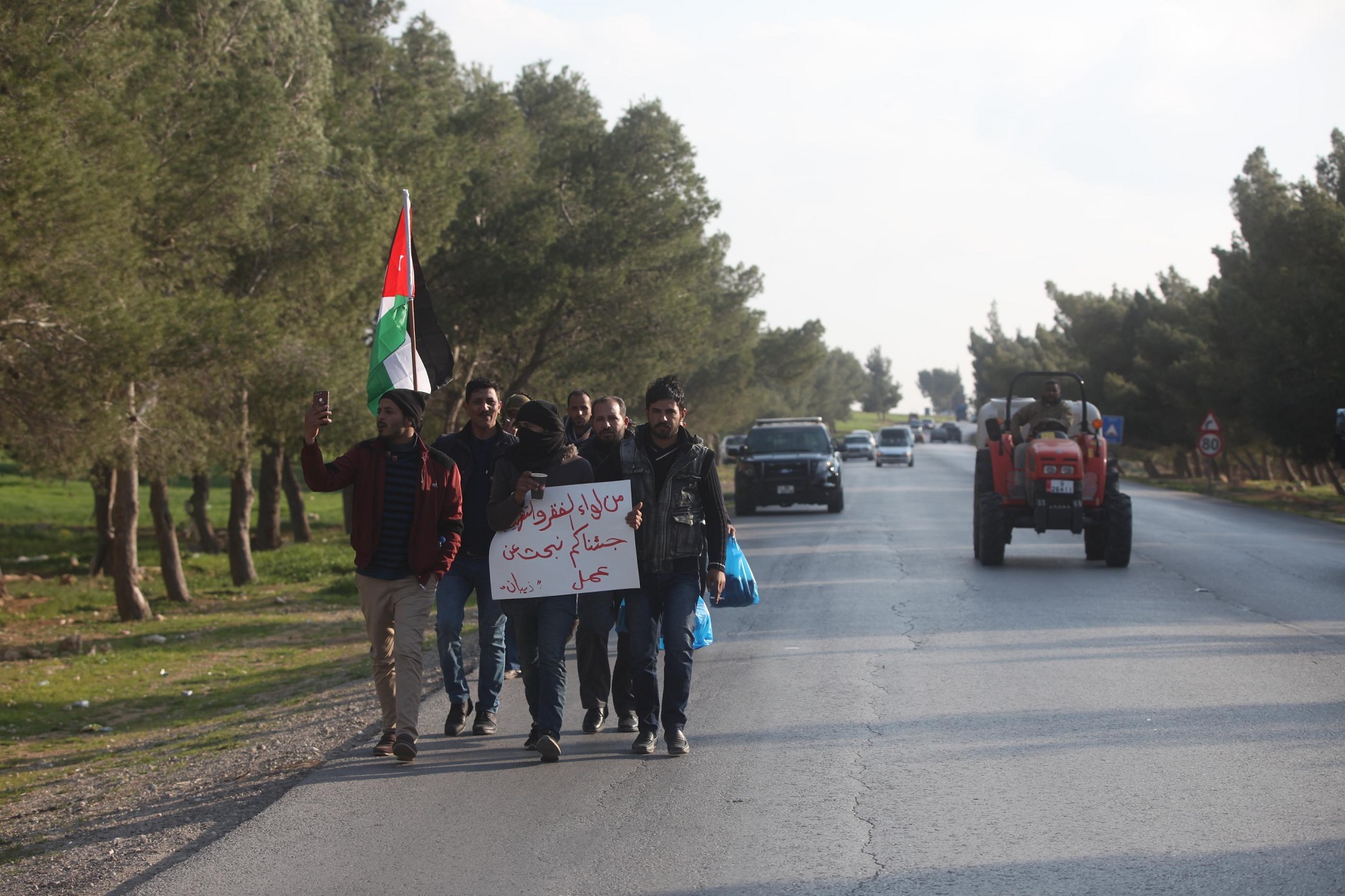 مشاركون من لواء ذيبان أثناء توجههم إلى عمّان خلال مسيرة لباحثين عن عمل. صلاح ملكاوي/ المملكة