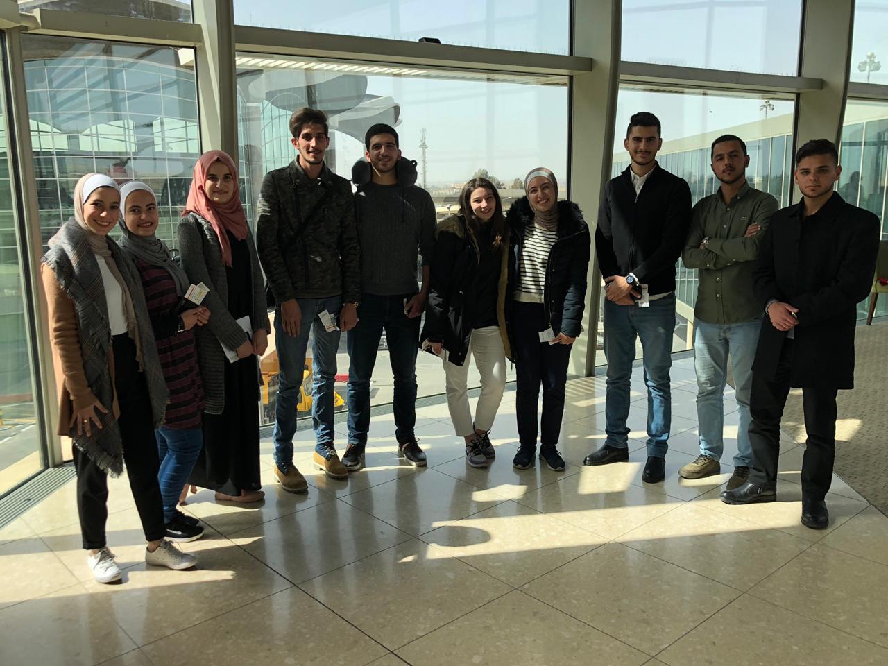 شباب أردنيون من مؤسسة ولي العهد في مطار الملكة علياء الدولي للمشاركة في مؤتمر لندن. 26 فبراير 2019 / (مؤسسة ولي العهد)