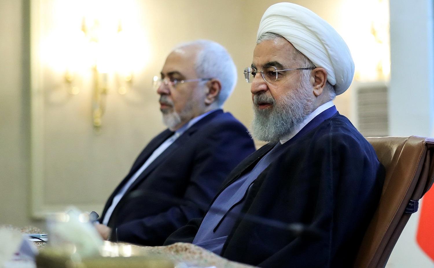 صورة أرشيفية للرئيس الإيراني حسن روحاني (يمين) ووزير الخارجية الإيراني محمد جواد ظريف. أ ف ب 