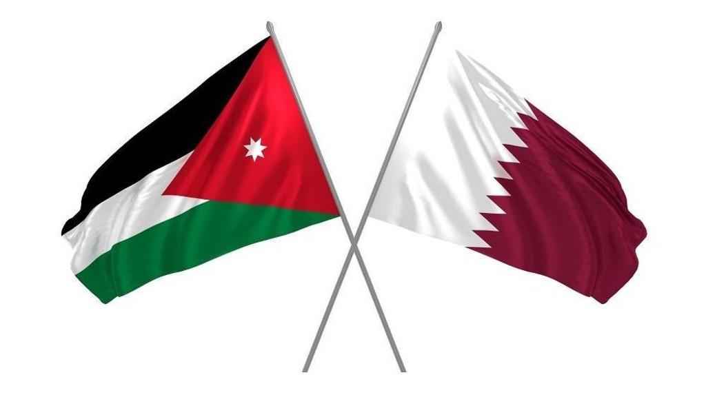 علما قطر والأردن. (Shutterstock)