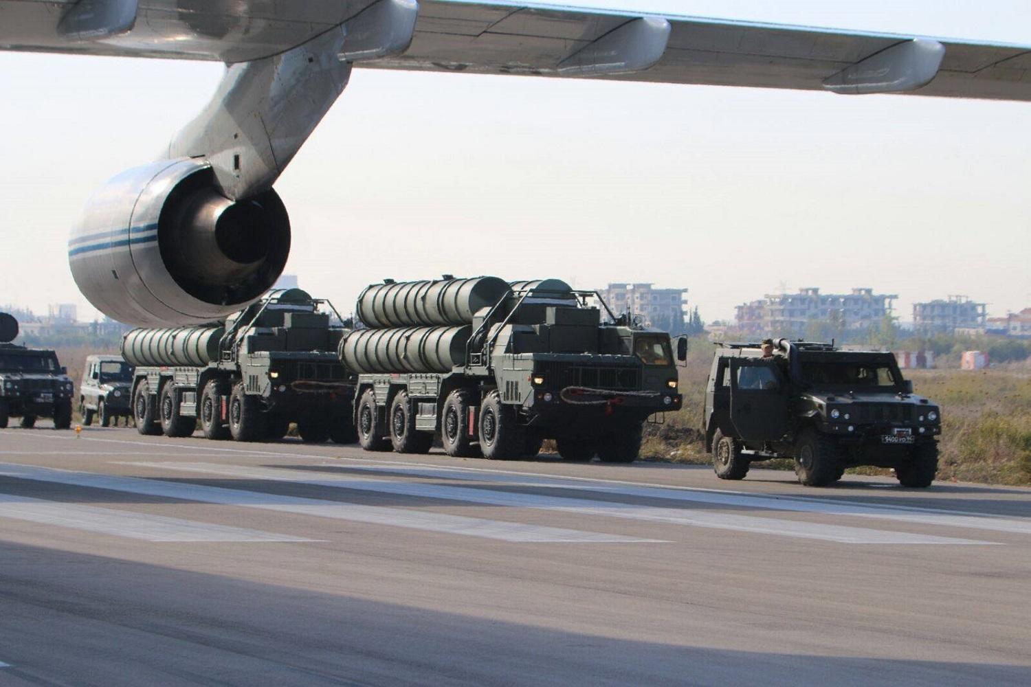 أنظمة الصواريخ الدفاعية الروسية S-400 من صفحة الفيسبوك الرسمية لوزارة الدفاع الروسية. 26 نوفمبر 2015 . أ ف ب