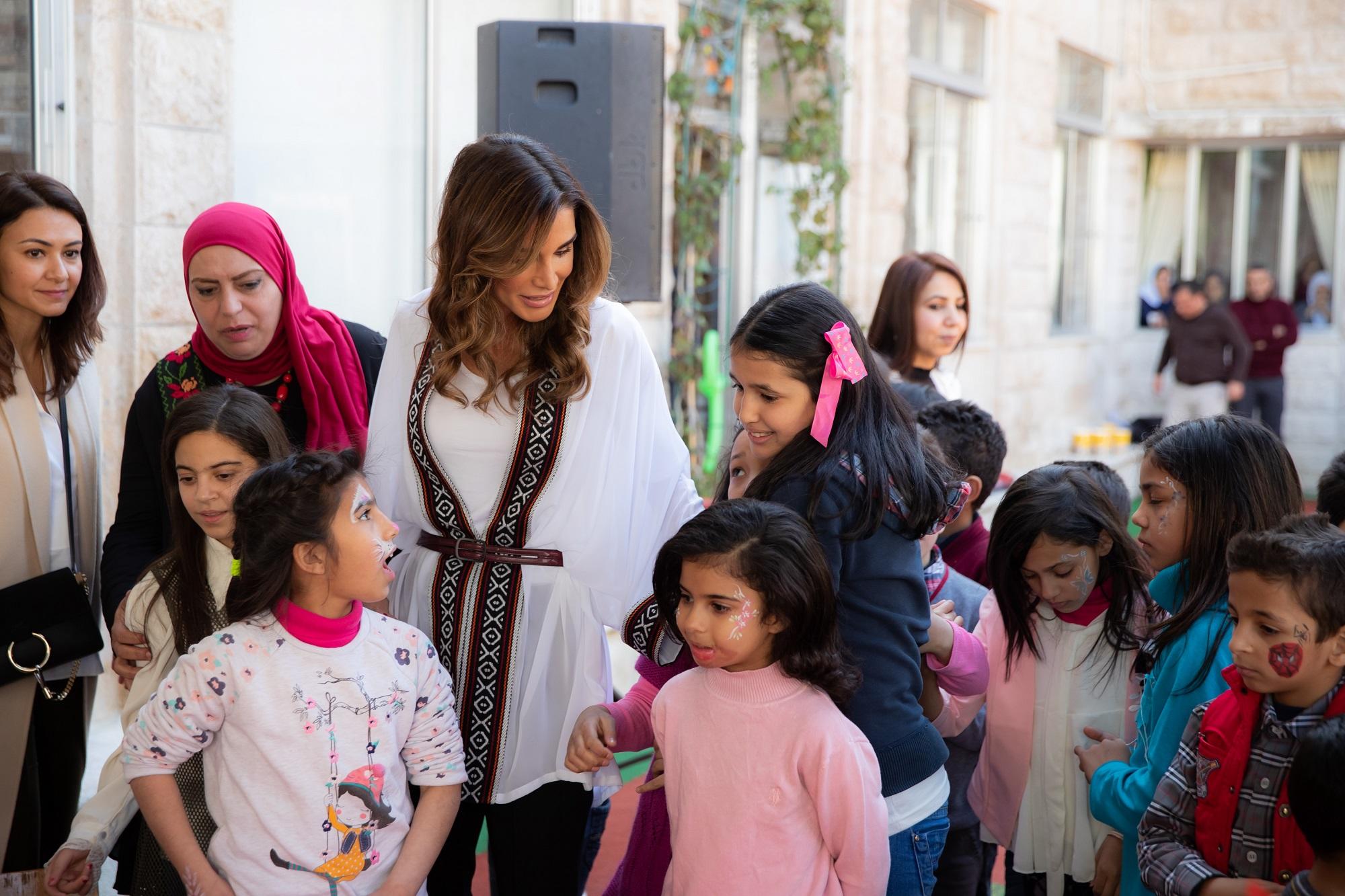 مشاركة الملكة رانيا في احتفال أطفال بالأمهات بمناسبة يوم الأم. مكتب الملكة