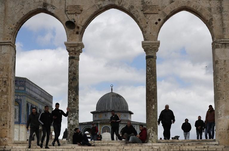 فلسطينييون في باحة المسجد الأقصى في مدينة القدس . 15 مارس 2019 . أحمد الغرابلي / أ ف ب