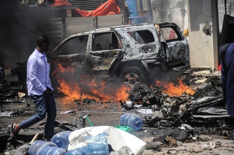 انفجار سيارة مفخخة في هجوم إرهابي في العاصمة الصومالية مقديشو. أ ف ب 