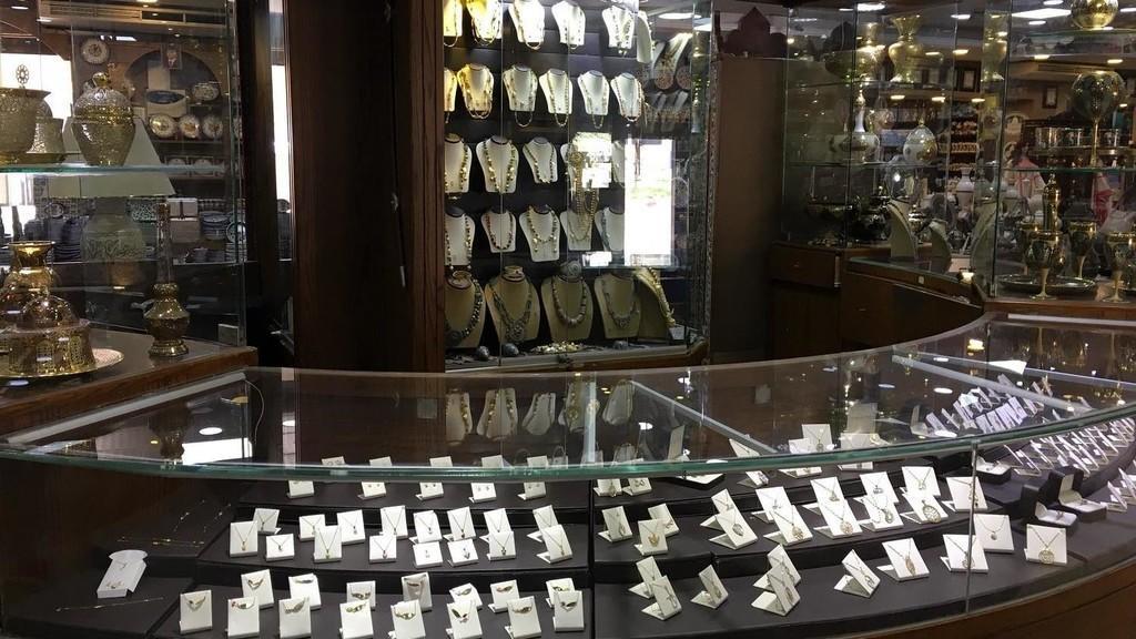 صورة أرشيفية لمجوهرات معروضة في أحد المحال التجارية. Shutterstock