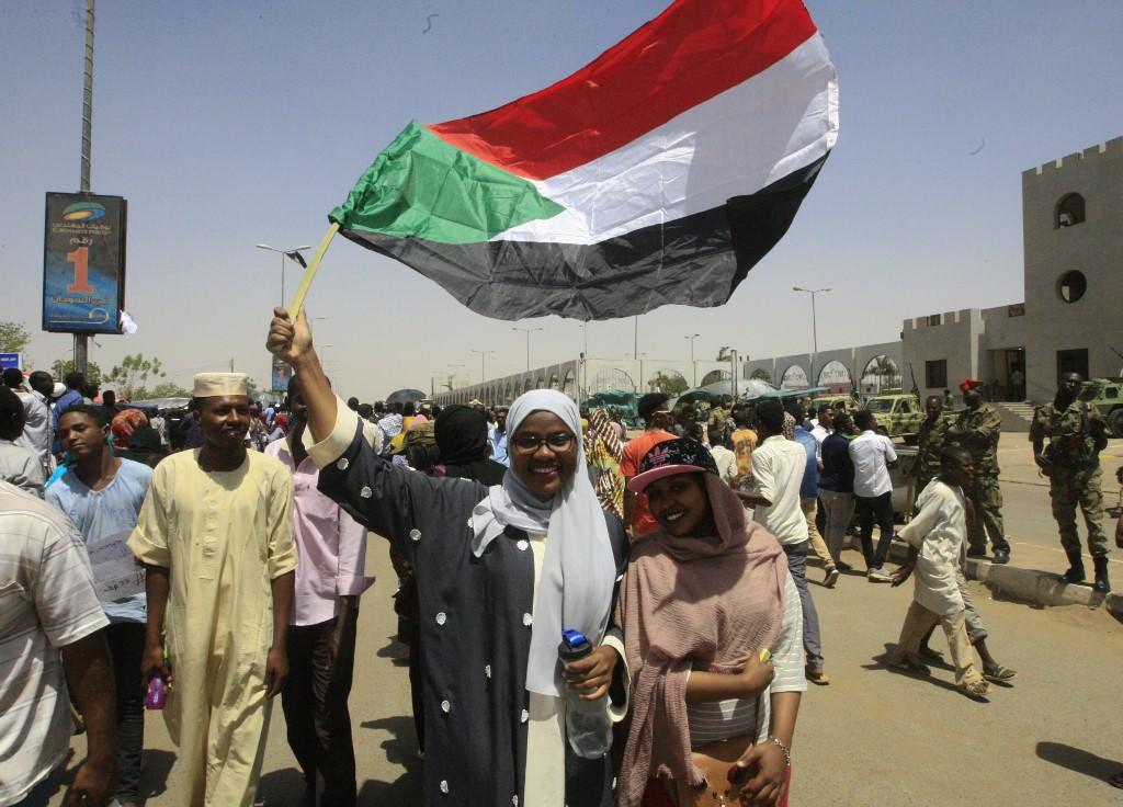 جانب من تظاهرات قرب مقر الجيش الرئيسي في العاصمة السودانية الخرطوم. إبراهيم حامد/ أ ف ب