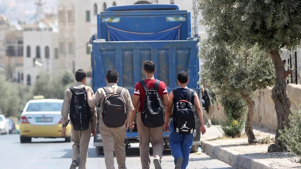 صلاب يتوجهون إلى إحدى المدارس في عمان. صلاح ملكاوي/ المملكة