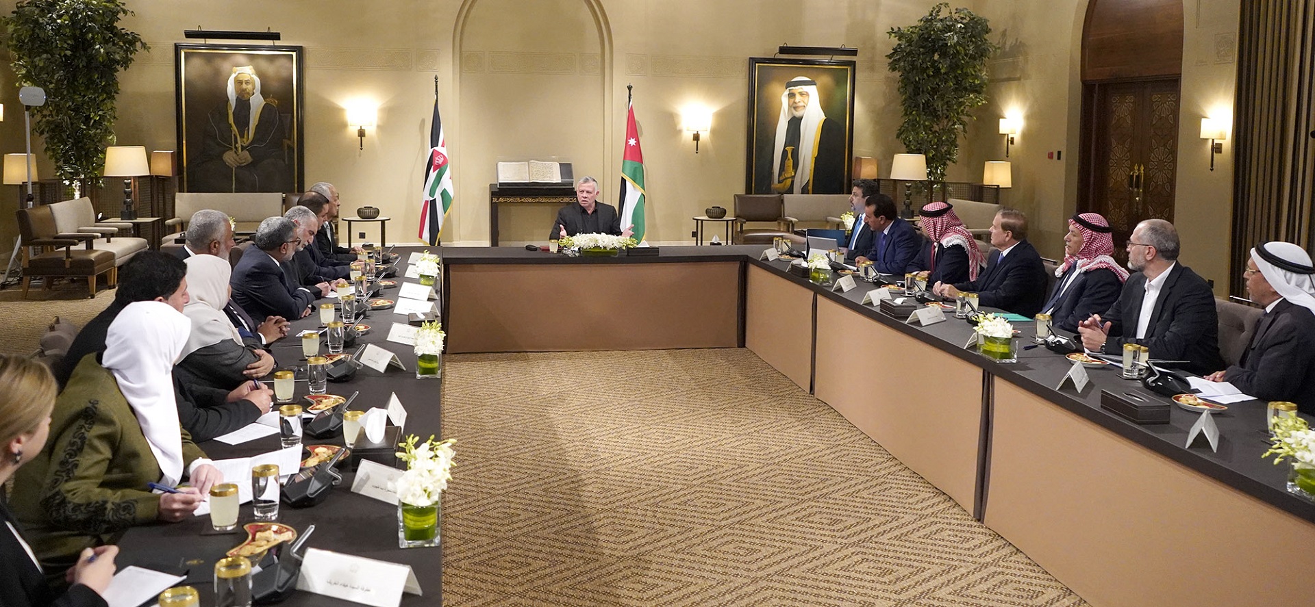 جلالة الملك عبدالله الثاني خلال لقاء أعضاء كتلة الإصلاح النيابية. يوسف العلان / الديوان الملكي الهاشمي