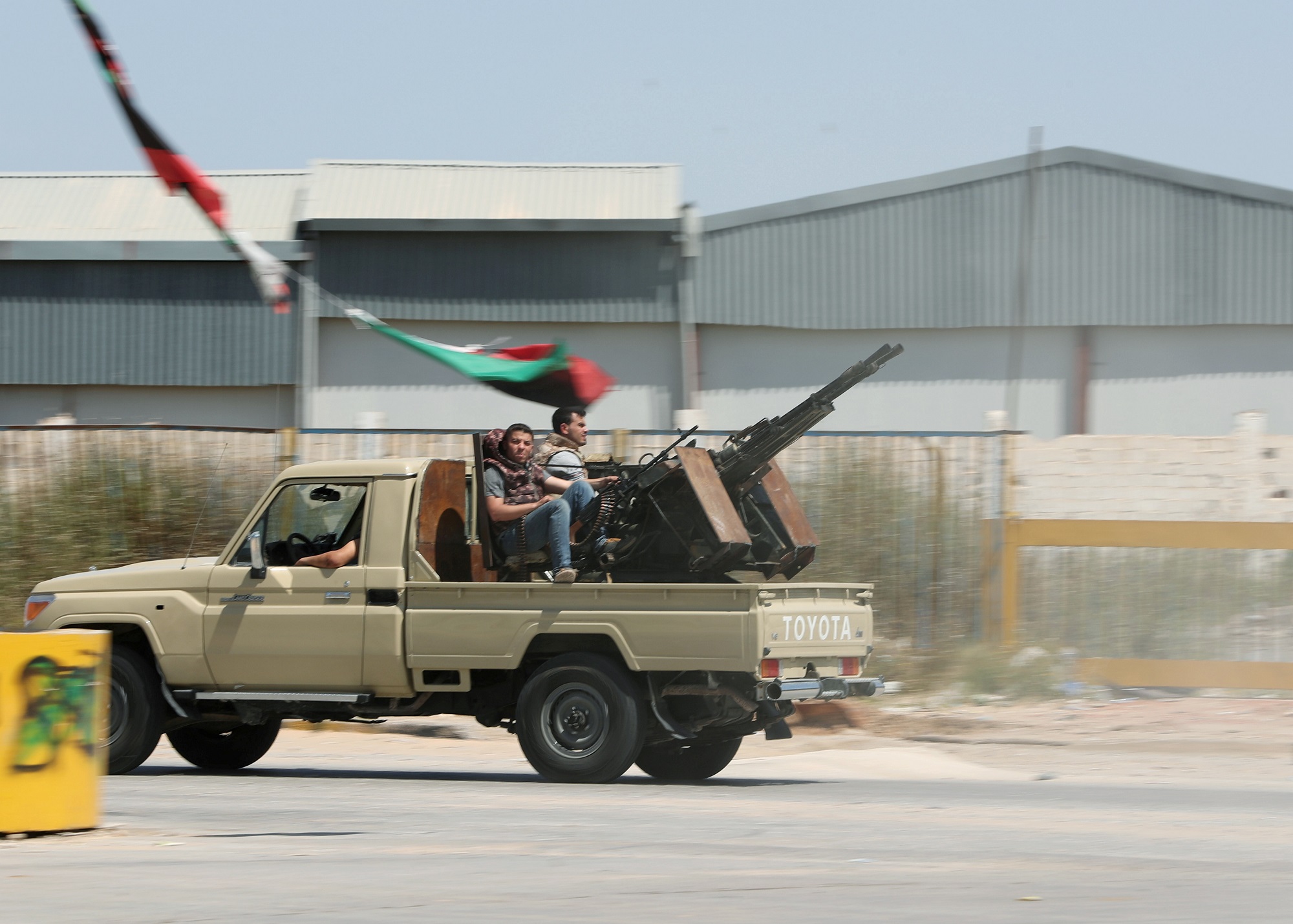 قوات حكومية في طرابلس . 18 أبريل 2019 . رويترز 