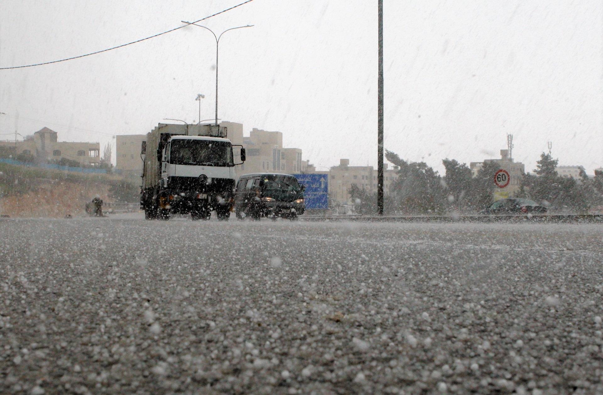 أمطار غزيرة في أحد شوارع السلط خلال منخفض جوي. صلاح ملكاوي/المملكة 