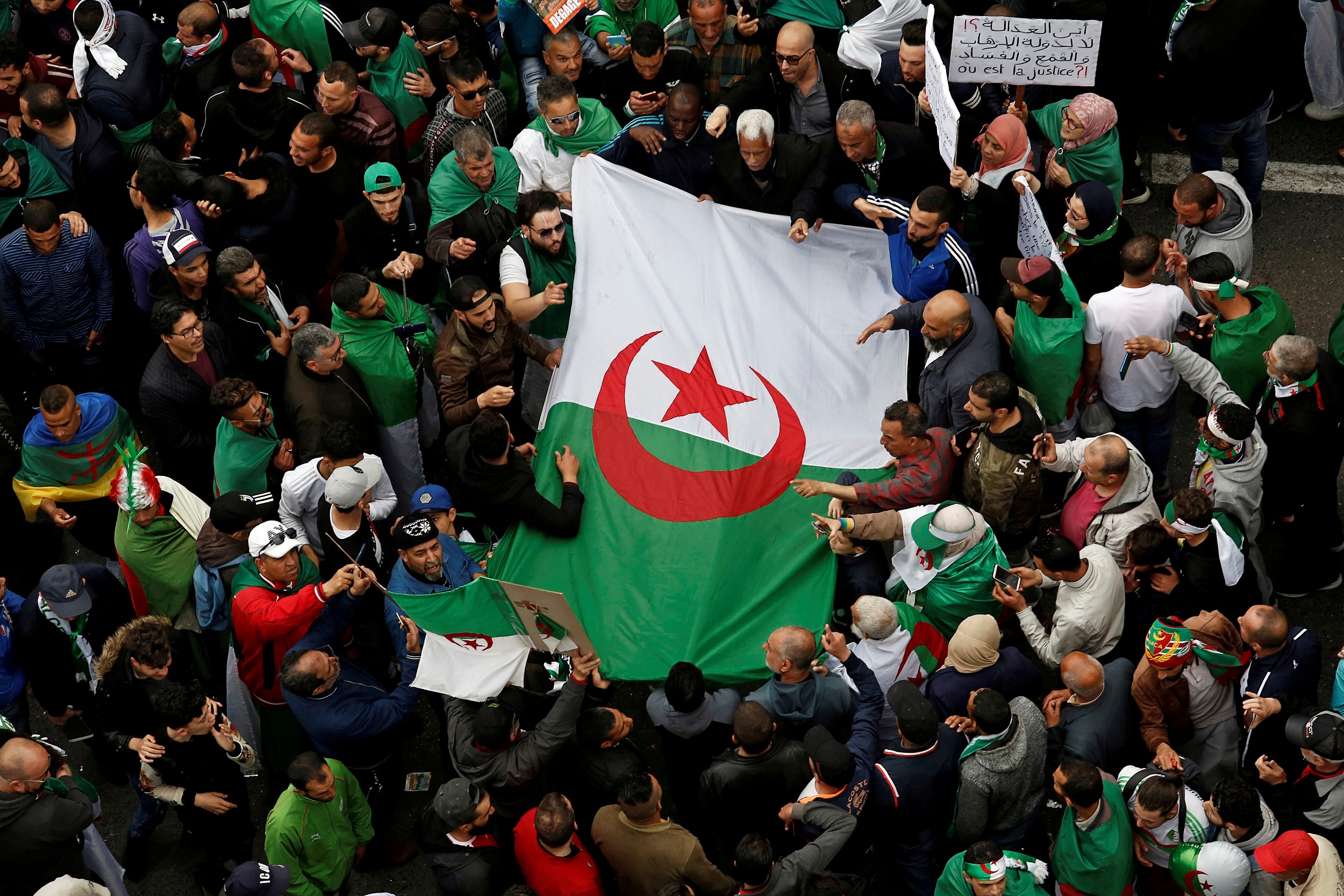 متظاهرون في العاصمة الجزائر، 19 أبريل 2019. رمزي بودينة/ رويترز