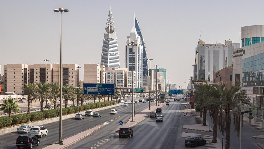 شارع الملك فهد في العاصمة السعودية الرياض. (shutterstock)