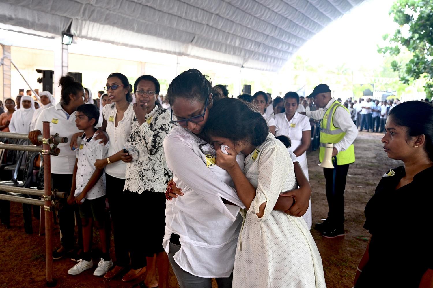 أقارب ضحايا تفجيرات سريلانكا، 23 أبريل 2019. أ ف ب 