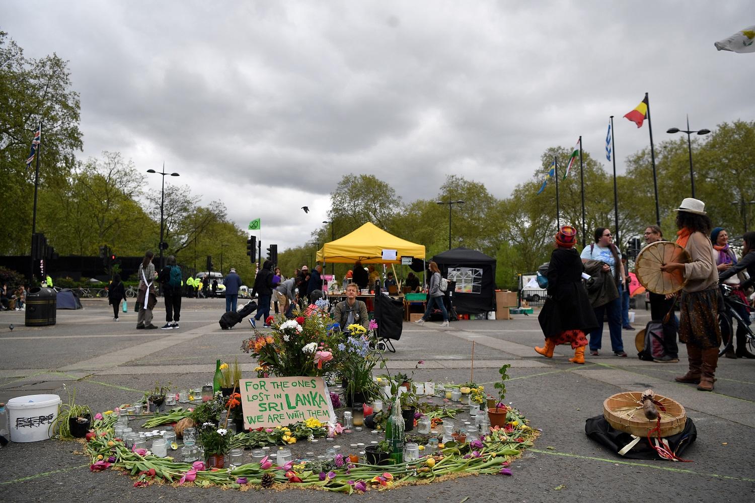 استذكار ضحايا تفجيرات سريلانكا في العاصمة البريطانية، لندن، 24 أبريل 2019. أ ف ب 