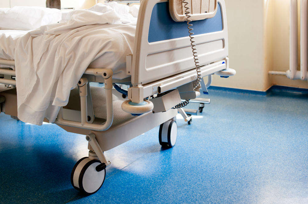 تخت في مستشفى. (Shutterstock)