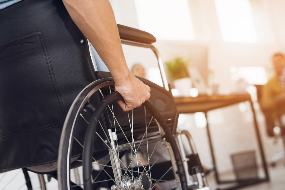 رئيس الوزراء عمر الرزاز قال إنه الواقع الحالي الذي ينظر فيه لذوي الإعاقة كحالات استثنائية يجب فصلها عن المجتمع ومؤسساته أمر غير مقبول. (Shutterstock)