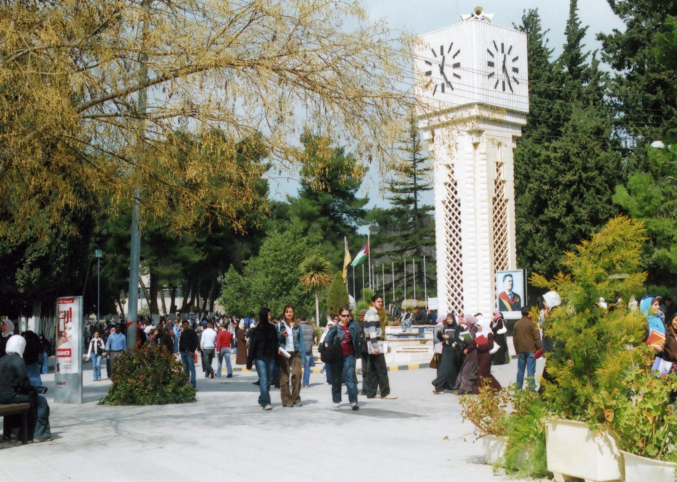 طلاب في الجامعة الأردنية. (الموقع الإلكتروني للجامعة)