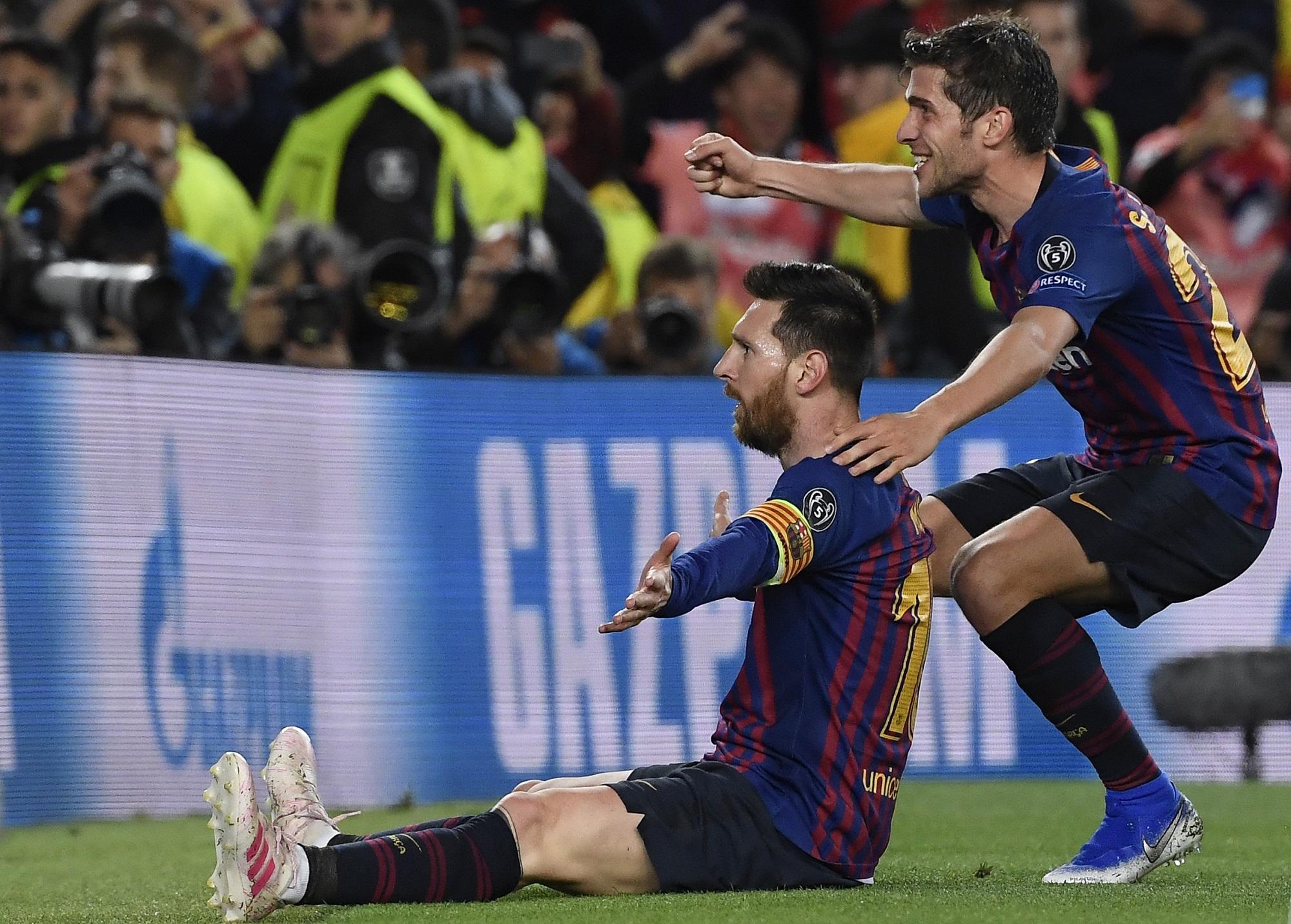 احتفال النجم الأرجنتيني ليونيل ميسي بهدف فريقه الثالث أمام ليفربول في دوري أبطال أوروبا. أ ف ب 
