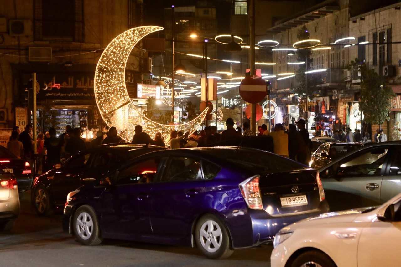 أحد شوارع منطقة وسط البلد في عمّان بعد إعلان الاثنين الأول من شهر رمضان. صلاح ملكاوي/ المملكة