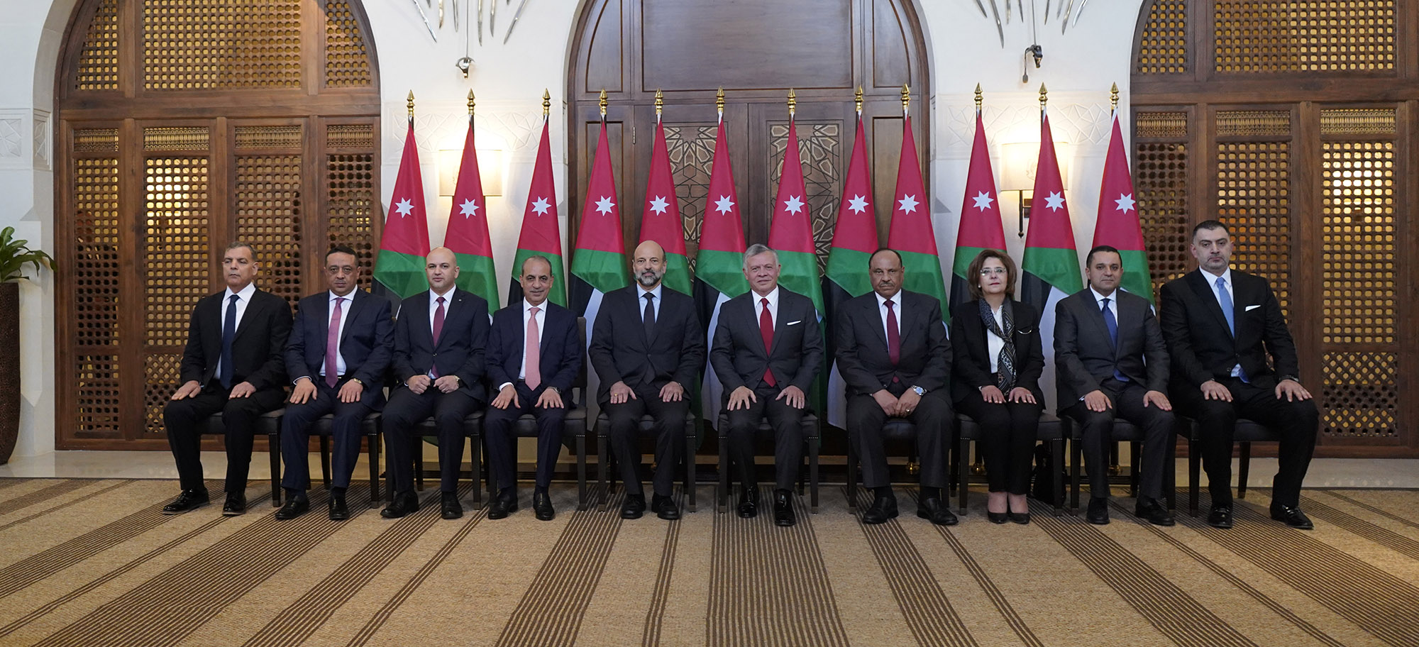 وزراء بعد أداء اليمين الدستورية أمام جلالة الملك. الديوان الملكي الهاشمي