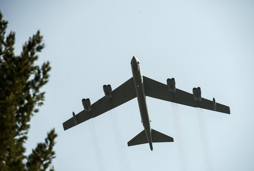 طائرة B-52 التي أرسلت واشنطن عدة طائرات منها إلى الشرق الأوسط في ظل تصاعد التوتر مع طهران، 20 أبريل 2016. إيليوت فيردير/ أ ف ب
