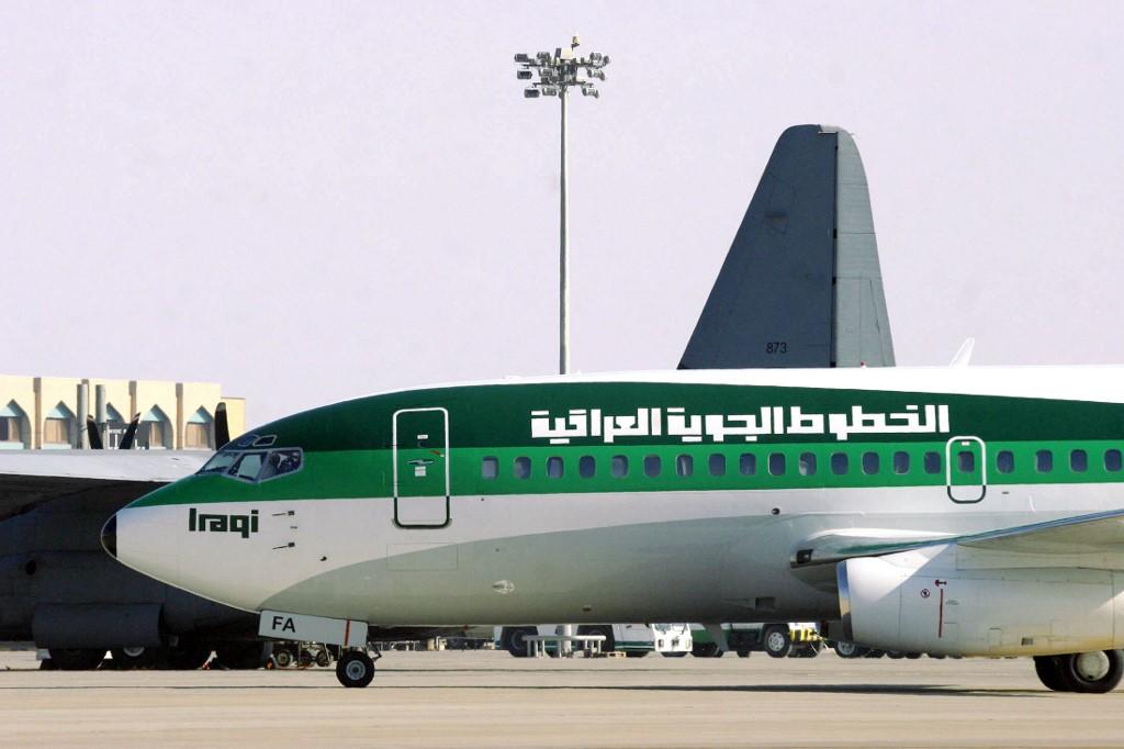طائرة تابعة للخطوط الجوية العراقية بعد هبوطها في مطار البصرة، 1 كانون الثاني/ يناير 2005. أ ف ب