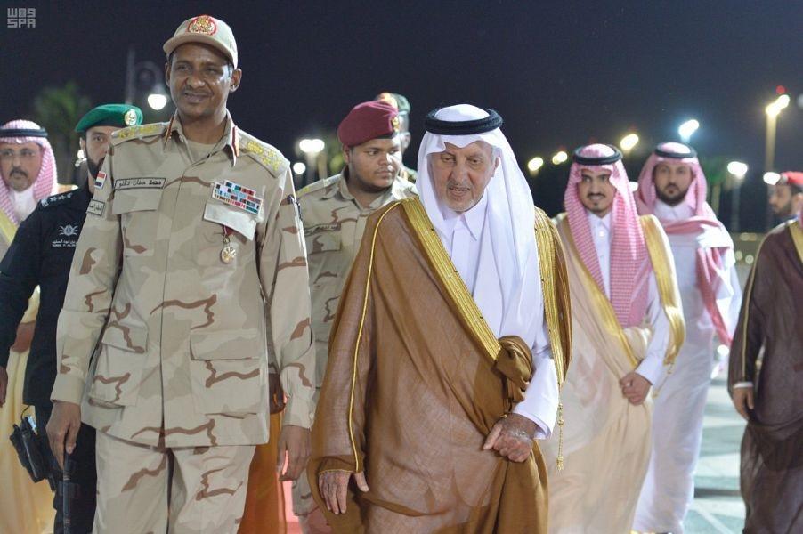 نائب رئيس المجلس العسكري الانتقالي الفريق أول محمد حمدان دقلو عند وصوله مدينة جدّة السعودية، 23 مايو 2019. (وكالة الأنباء السعودية)