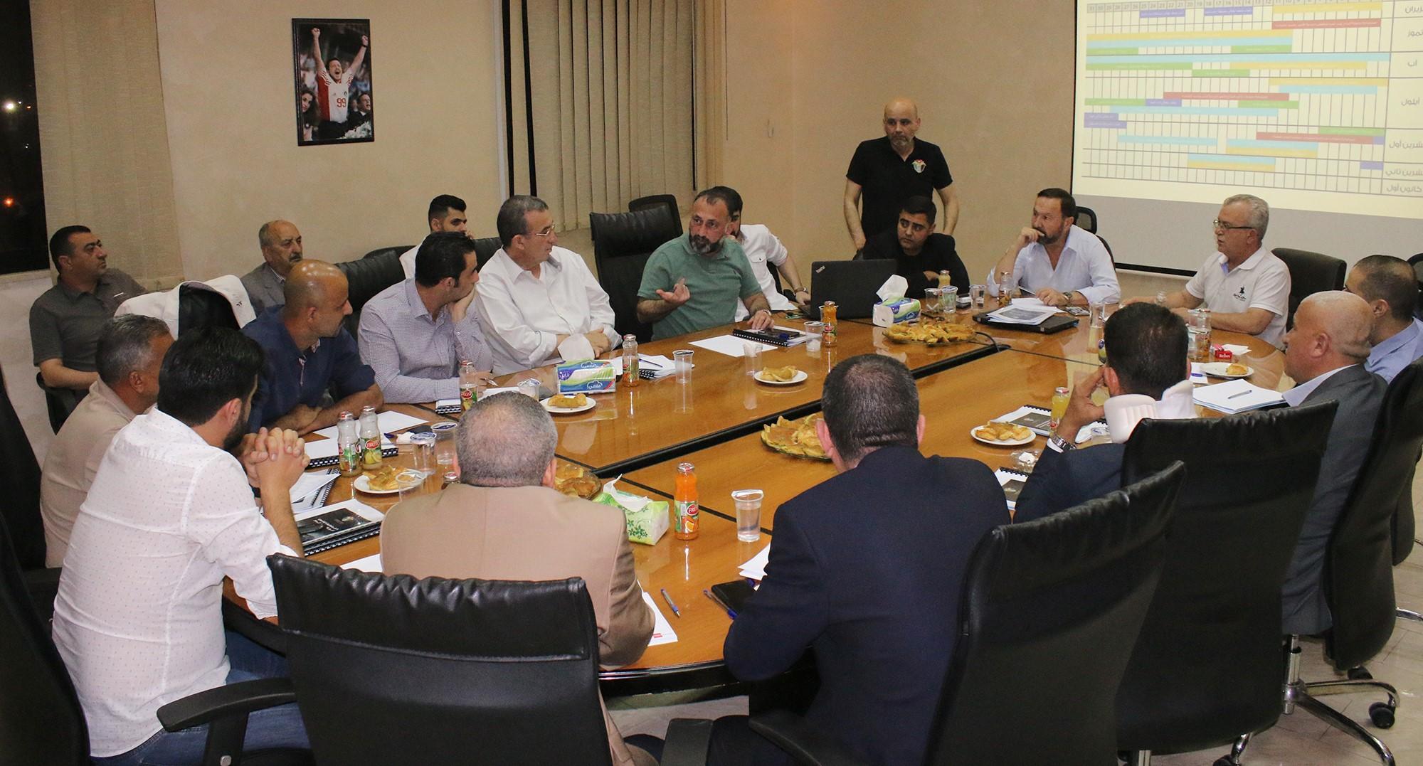 جانب من اجتماع رؤساء أندية دوري المحترفين مع اتحاد كرة القدم. (الاتحاد الأردني لكرة القدم)