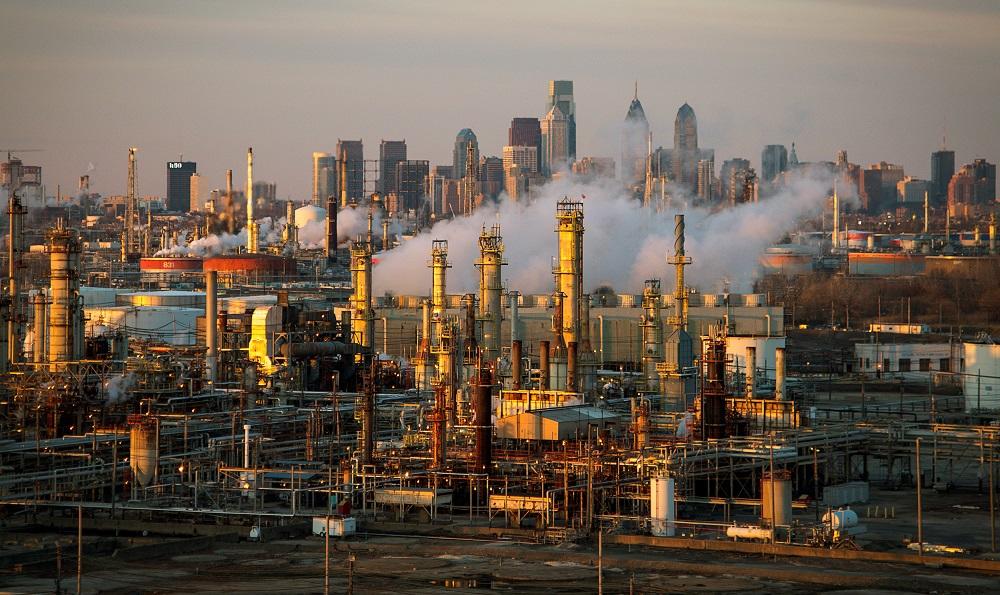 مصفاة لتكرير النفط في مدينة فيلادلفيا الأميركية. رويترز