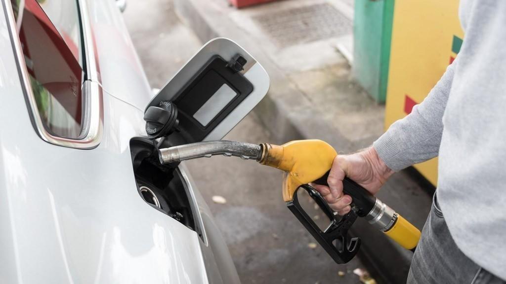 تثبيت أسعار المشتقات النفطية "البنزين بأنواعه و الديزل" حتى 10 يونيو/حزيران المقبل. (Shutterstock)