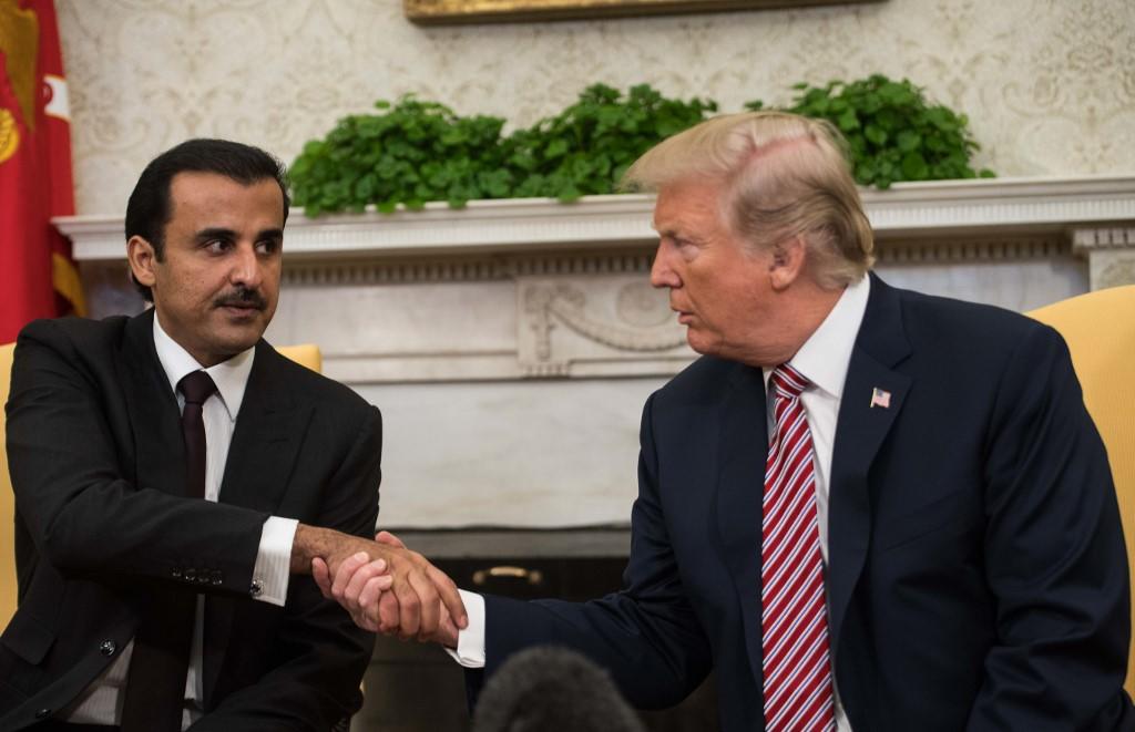 صورة أرشيفية للرئيس الأميركي دونالد ترامب وأمير قطر الشيخ تميم بن حمد آل ثاني. أ ف ب