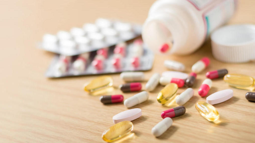 اللجنة عملت على "مراجعة ودراسة" أسعار الأدوية، وواقع سوق الأدوية المحلي، وأسس ومعدلات أسعار الأدوية. (Shutterstock)