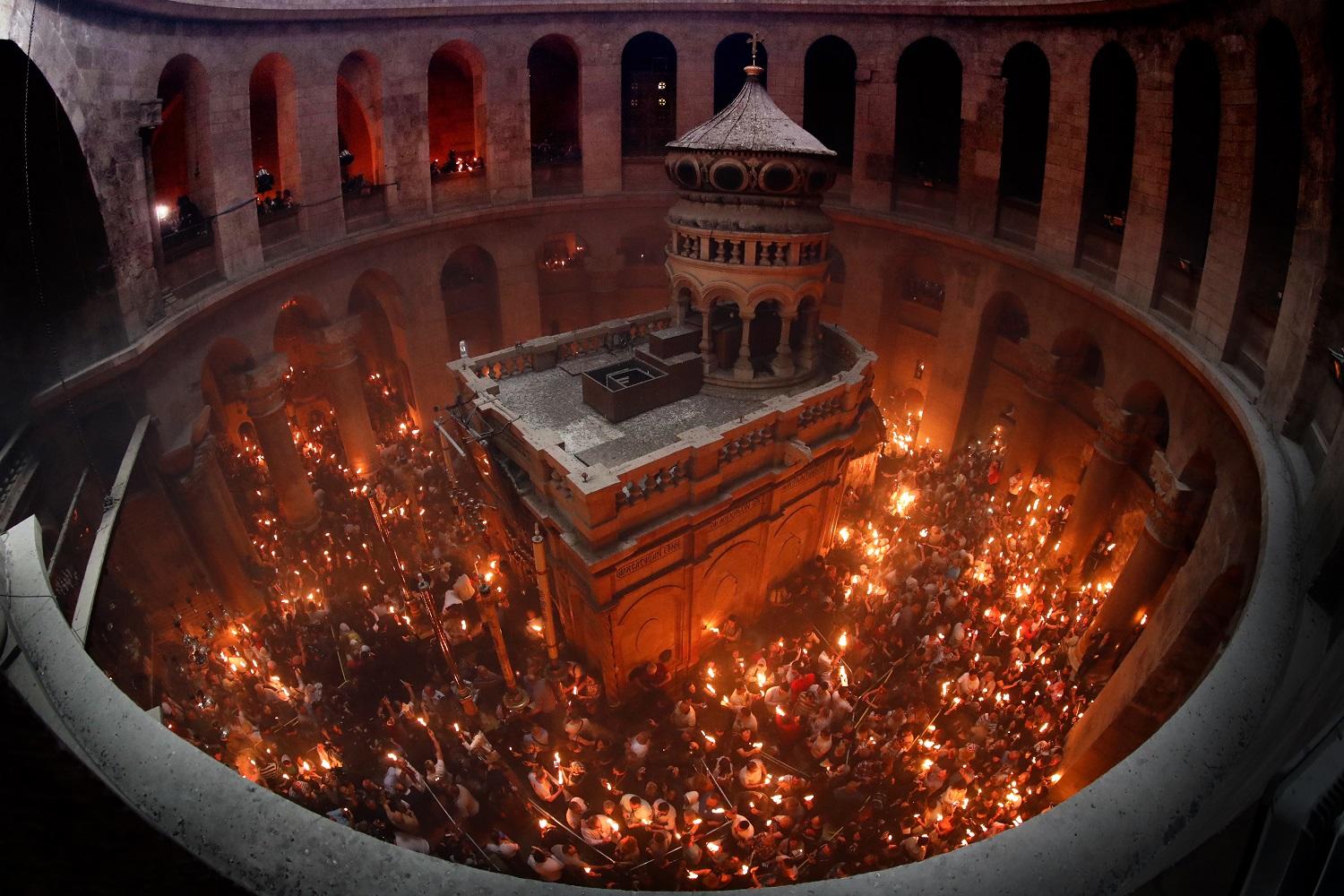 صورة أرشيفية لقدّاس في الكنيسة الأرثوذكسية اليونانية في البلدة القديمة المحتلة في القدس. أ ف ب 