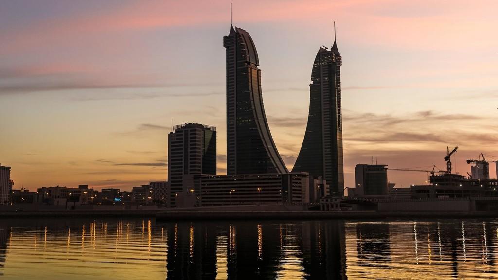 منظر عام للعاصمة البحرينية المنامة، التي تستضيف ورشة عمل اقتصادية. (shutterstock)