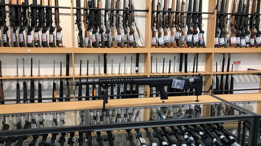 صورة أرشيفية لمتجر بيع أسلحة في نيوزيلندا. رويترز 