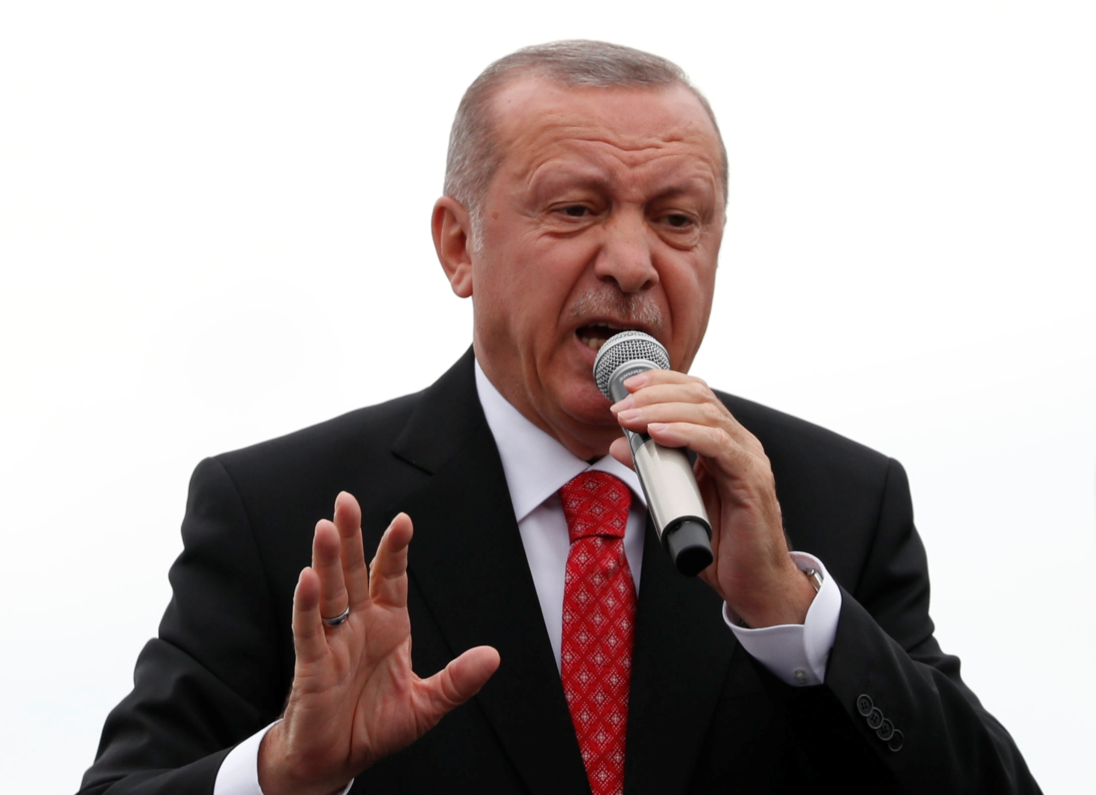 الرئيس التركي أردوغان يتحدث خلال حفل أقيم في إسطنبول. رويترز