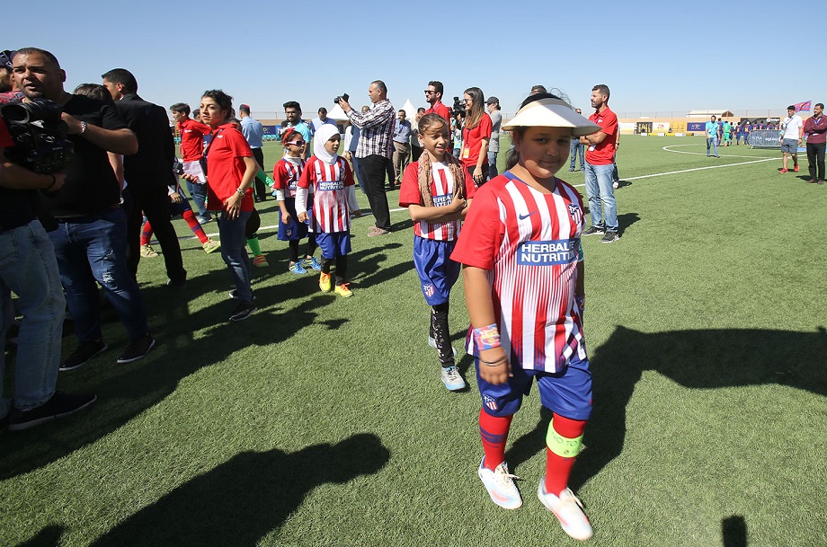 لاعبو كرة قدم من ناشئي مخيم الزعتري للاجئين السوريين. (صلاح ملكاوي/المملكة)