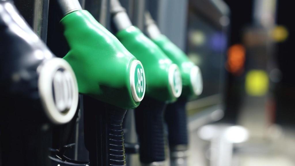   قالت شركة أرامكو السعودية إنها رفعت أسعار البنزين في السوق المحلية (shutterstock)