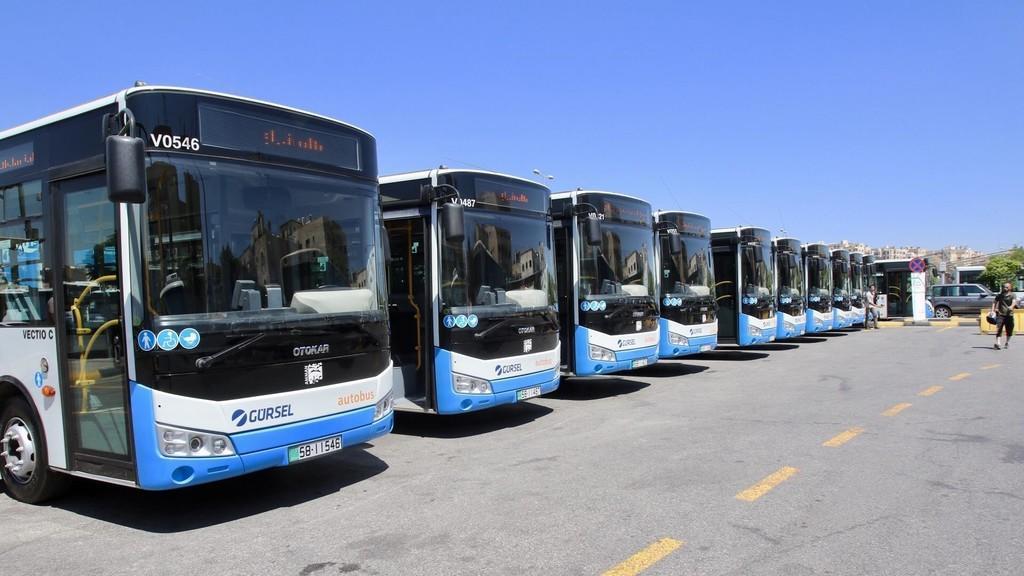 حافلات باص عمان في مجمع الشمال قبل تشغيلها . (صلاح ملكاوي/المملكة) 