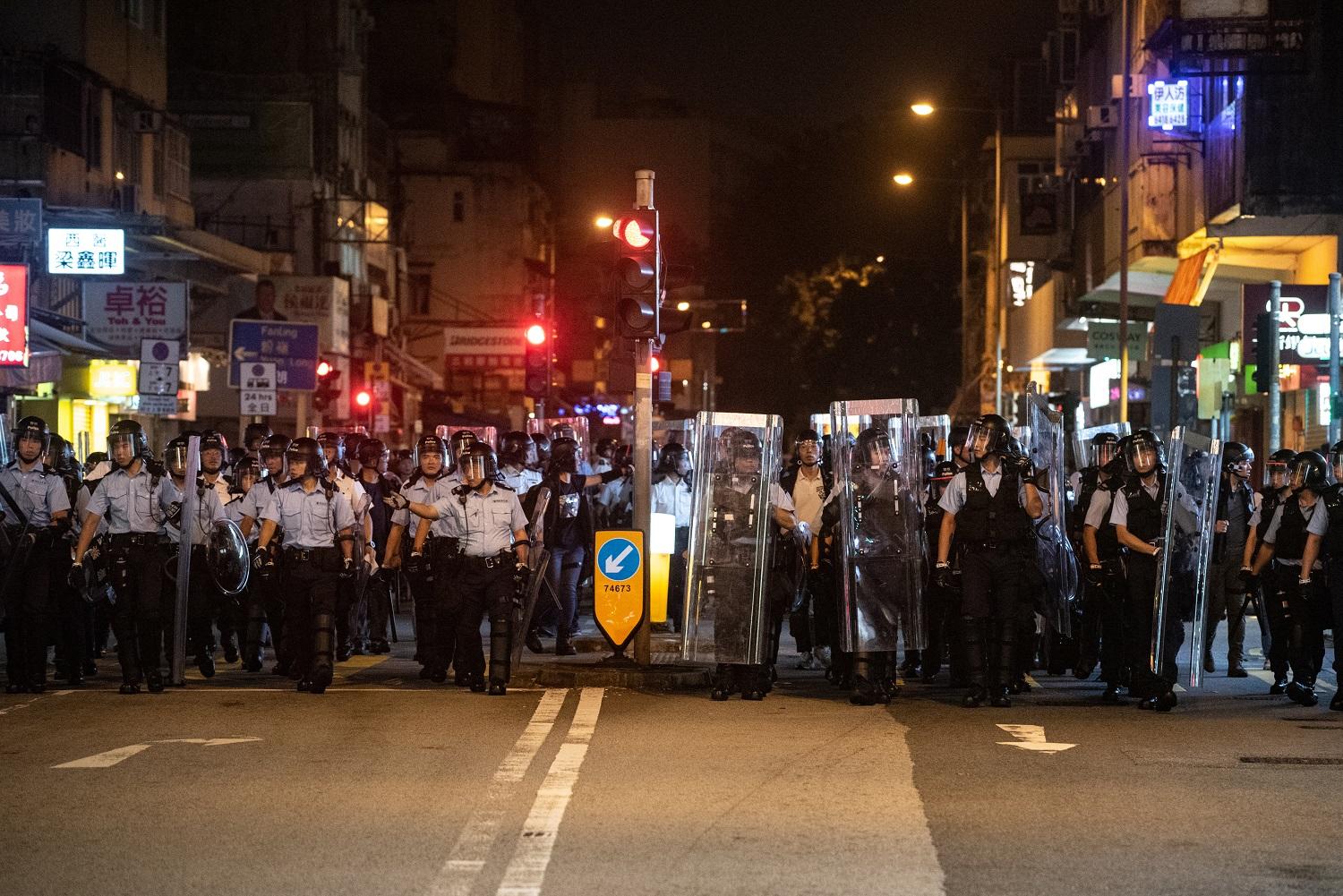 اشتباكات بين الشرطة ومتظاهري في هونج كونج. 13 يوليو 2019. أ ف ب 