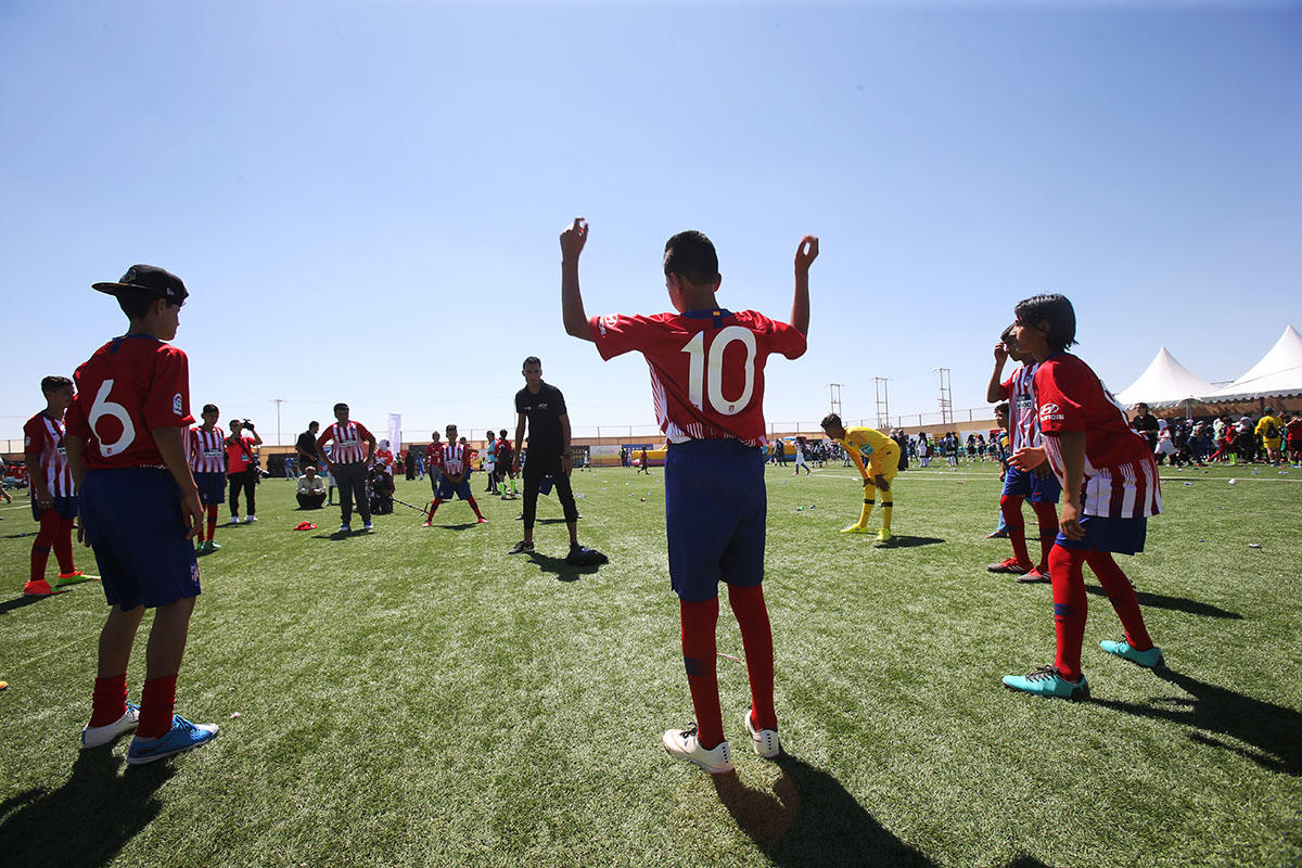 لاعبو كرة قدم من ناشئي مخيم الزعتري للاجئين السوريين. (صلاح ملكاوي/المملكة)