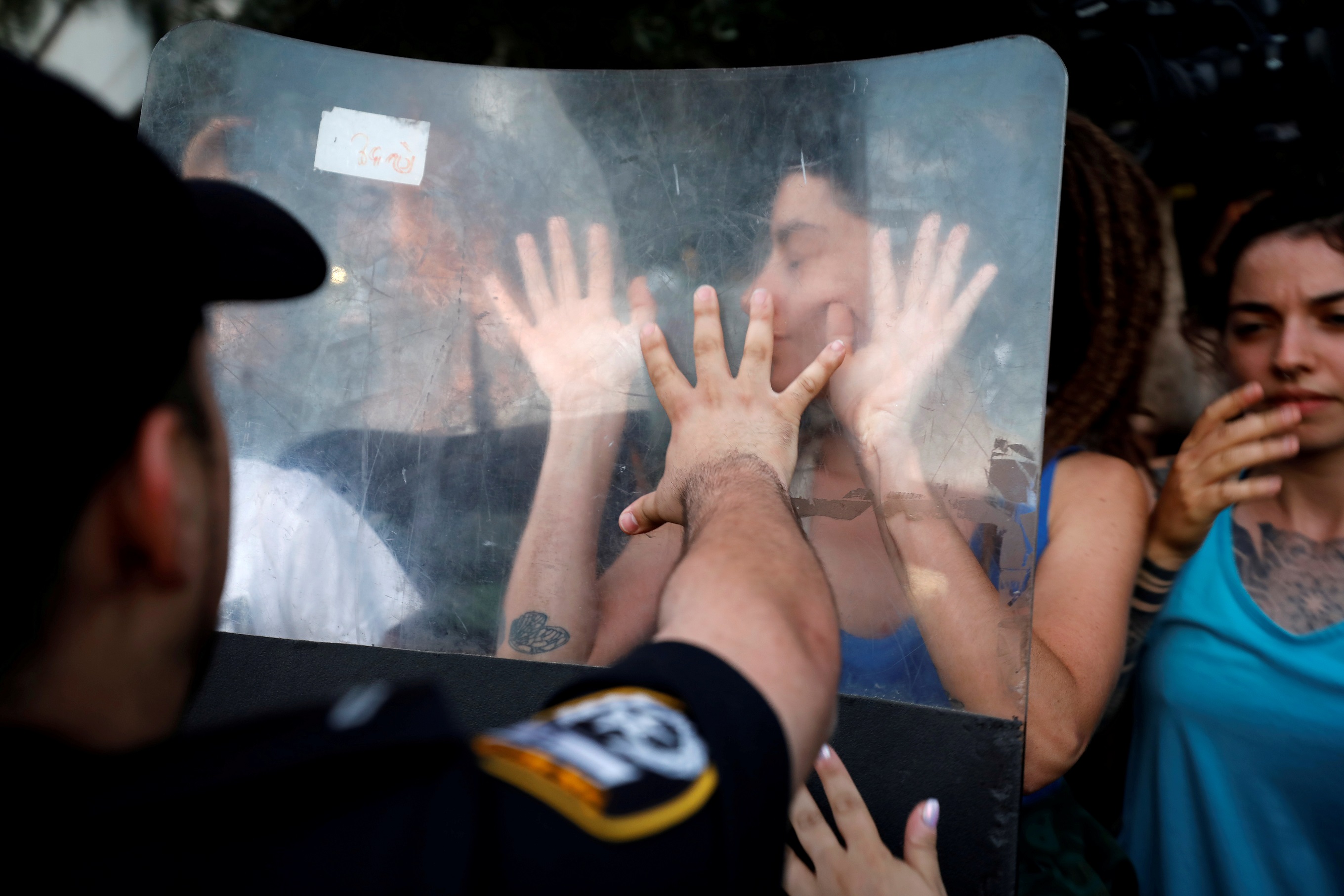 احتجاج من يهود الفلاشا في تل أبيب في مواجهة شرطة الاحتلال الإسرائيلي، 3 يوليو/تموز 2019. (رويترز)