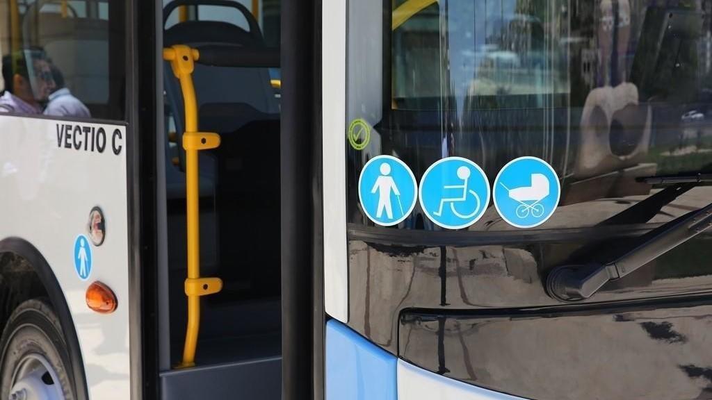 وزارة النقل طرحت عطاء لتزويد نحو 600 حافلة عاملة في بعض المحافظات بنظام نقل ذكي (ITS) يشمل أنظمة دفع ومراقبة إلكترونية. (أمانة عمّان الكبرى)