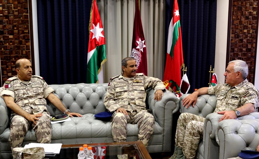 رئيس هيئة الأركان المشتركة اللواء الركن يوسف الحنيطي يلتقي وفداً عسكرياً قطرياً . الجيش العربي 