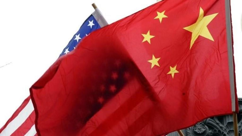 علما الصين والولايات المتحدة أمام البيت الأبيض في العاصمة الأميركية واشنطن، 17 يناير/كانون الثاني 2011. جويل صمد/ أ ف ب
