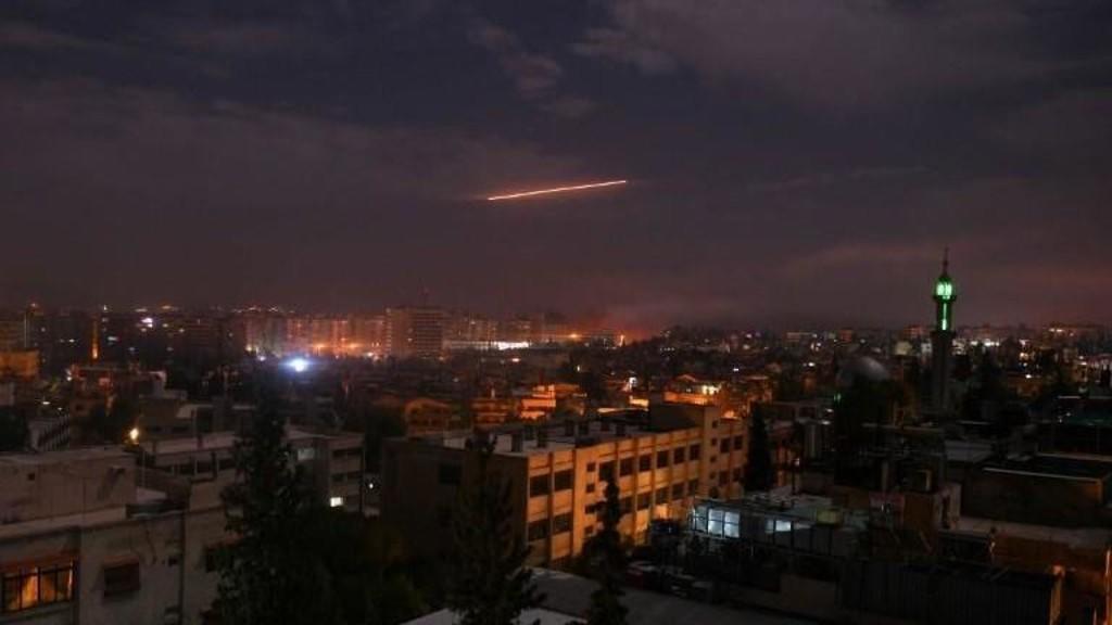 بطاريات الدفاع الجوي السوري ترد على صواريخ إسرائيلية استهدفت العاصمة دمشق، 21 يناير 2019. أ ف ب