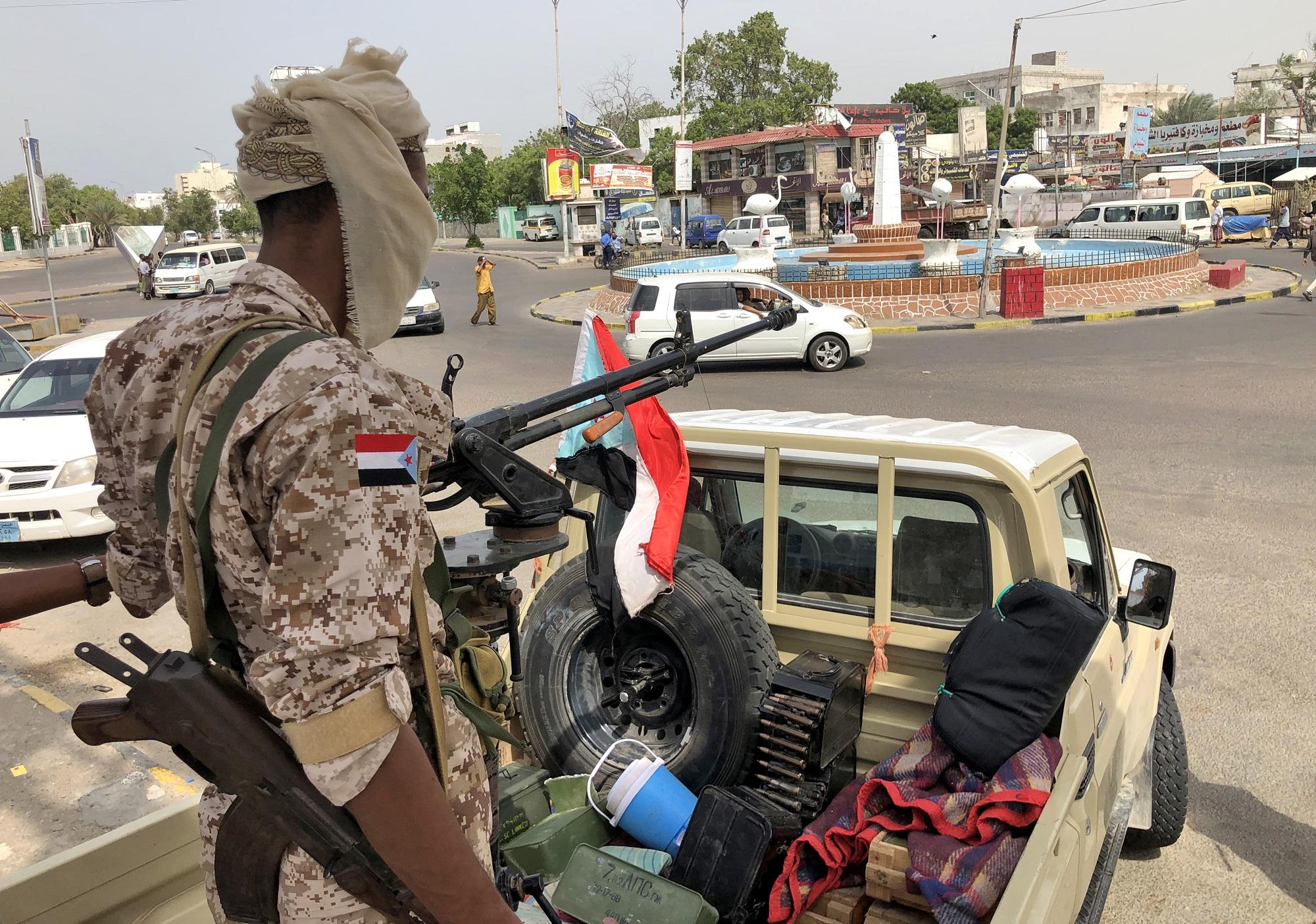 اللجنة وصلت إلى عدن "لبحث مسألة انسحاب قوات الحزام الامني من المعسكرات والمقرات الحكومية التي سيطرت عليها" في عدن. أ ف ب 