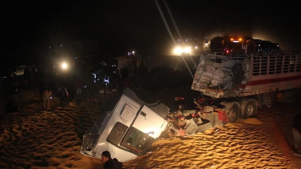 صورة أرشيفية لحادث سير على الطريق الصحراوي. (مديرية الدفاع المدني) 