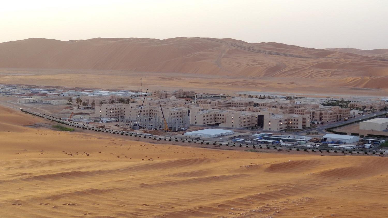 قاعدة إنتاج سوائل غاز طبيعي في الشيبة السعودية 10 مايو 2016. (أ ف ب)