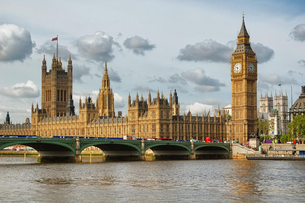 دعا أكثر من مئة نائب بريطاني رئيس الوزراء بوريس جونسون بدعوة البرلمان لقطع إجازته والانعقاد لمناقشة خروج المملكة المتحدة من الاتحاد الأوروبي. (shutterstock)